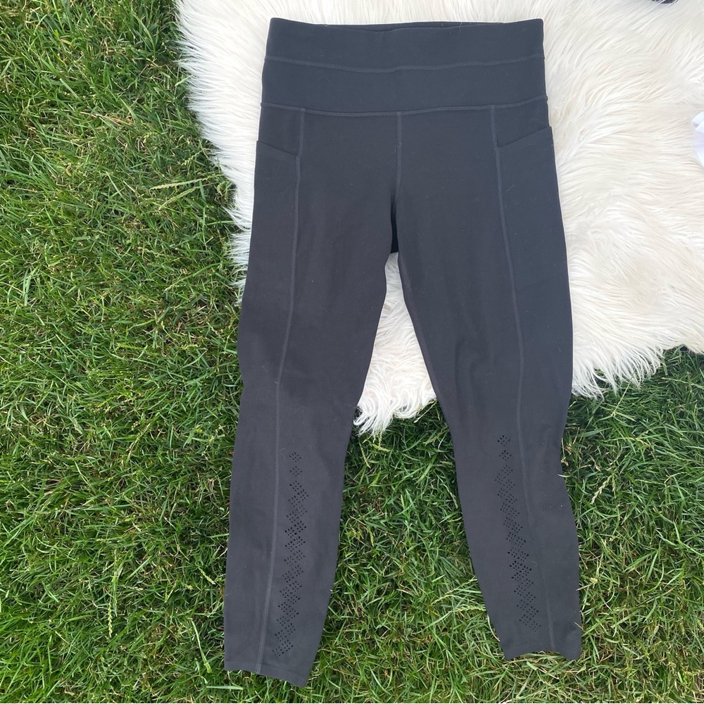 Athleta black eyelet cropped leggings medium